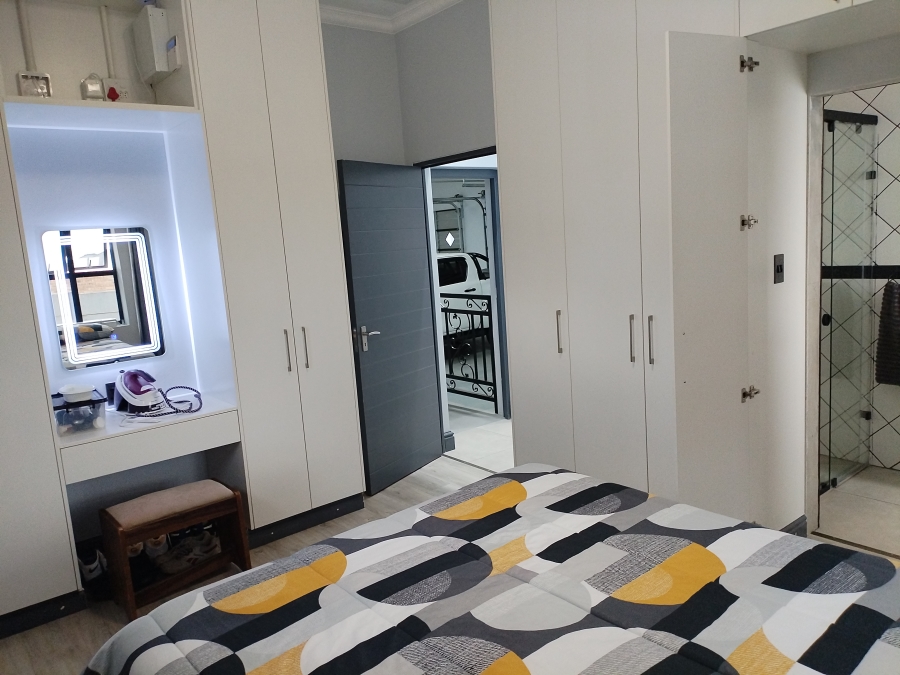 5 Bedroom Property for Sale in Tafelzicht Western Cape